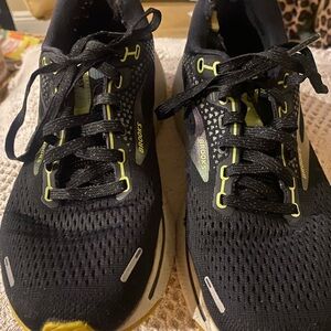 Brooks Ghost 14-Size 7.5 Black with yellow accents